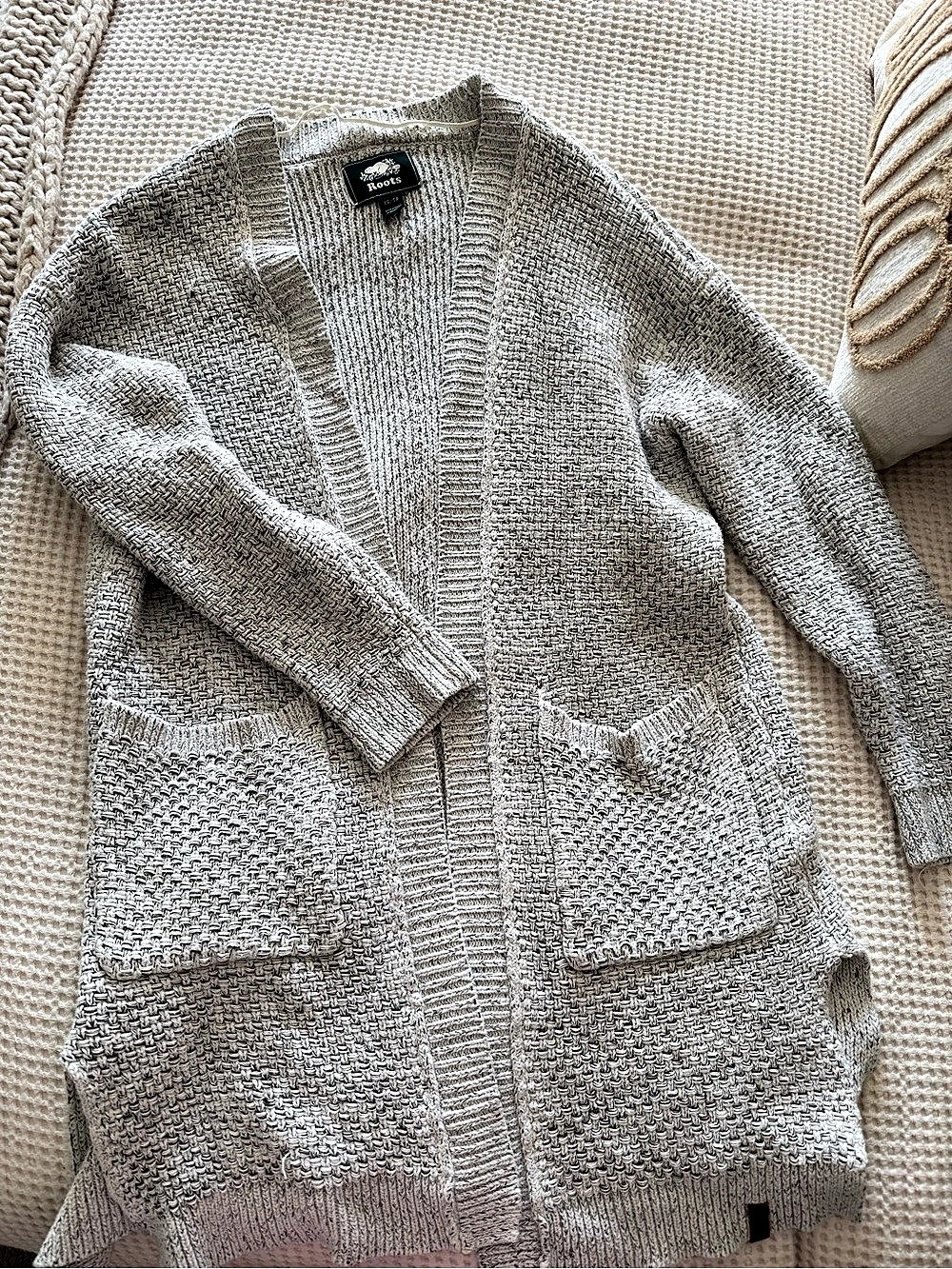 ROOTS Gray Knit Cardigan Like New